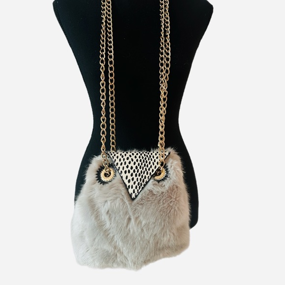 BETSEY JOHNSON ~ Chic Faux Fur Chain Bag Gray/Gold Owl Design Magnetic Closure - Picture 6 of 11